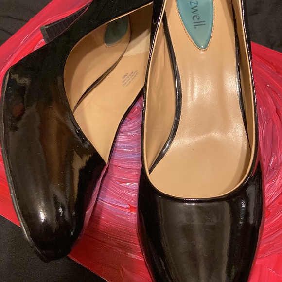 Black heels - Picture 14 of 17